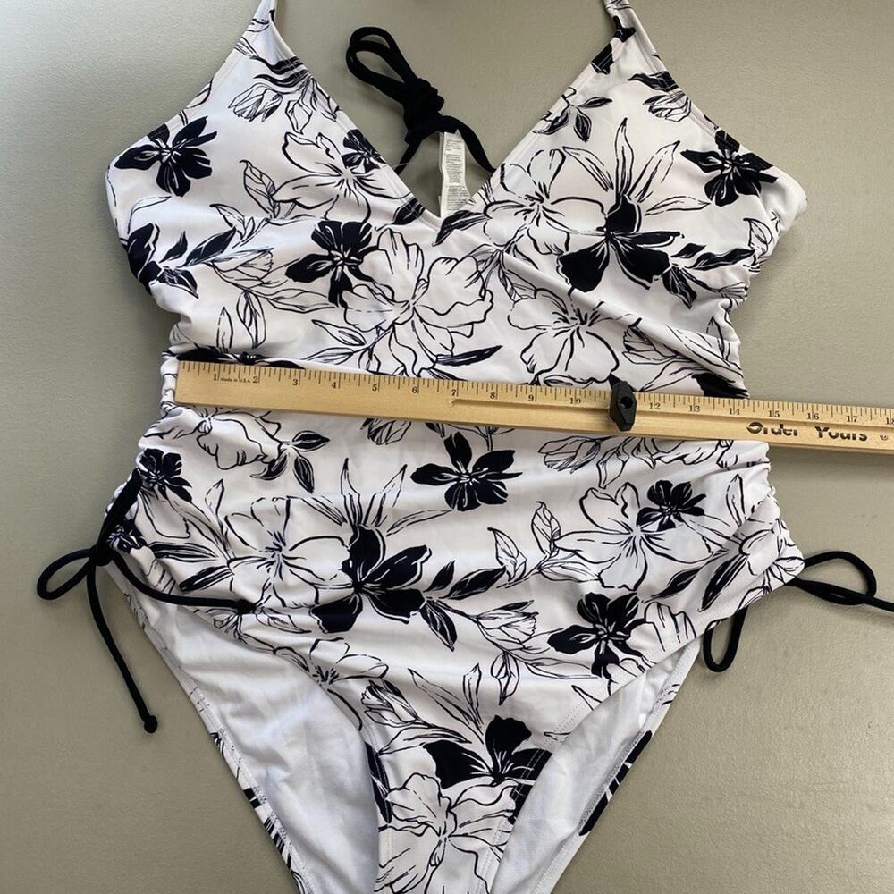Cupshe One Piece Swimsuit Womens XL Floral Ruched Sides Halter Black White NEW - Picture 11 of 15